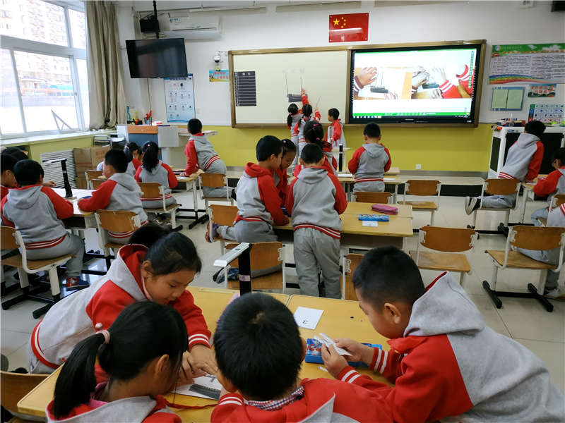Beijing Dongcheng District Qingnianhu Primary School Science Classroom