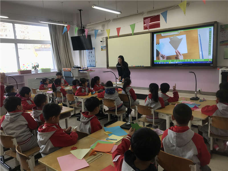 Qingdao Hongde Primary School Manual-training Room